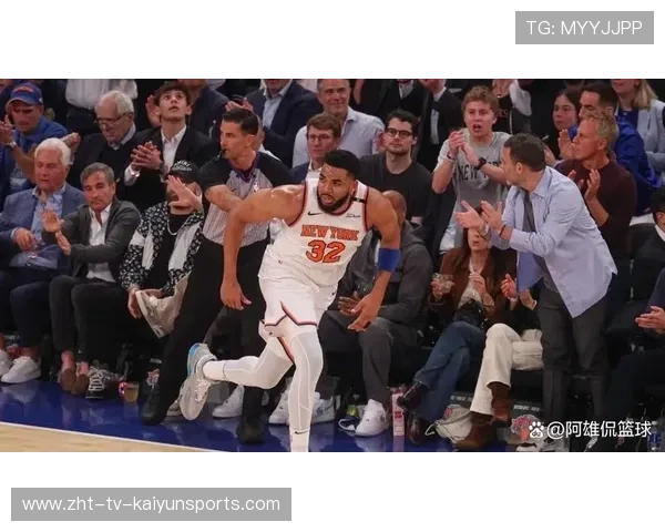 达拉斯独行侠险胜金州勇士，克莱·汤普森后撤步三分命中，替补席沸腾